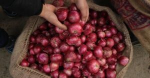 सब्जियों की कीमत में आई गिरावट, फिर भी बढ़े प्याज के दाम