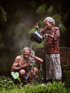 ठंडे पानी से नहाने के 8 अद्भुत फायदे