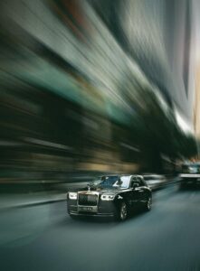 1 लीटर पेट्रोल में कितनी दूरी माप सकती है Rolls-Royce Ghost