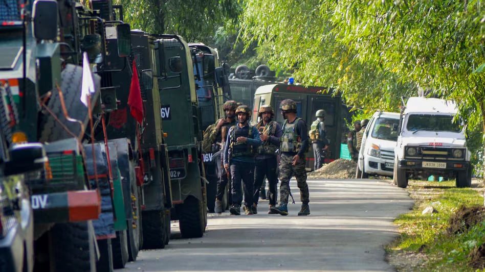1364143 66d7333b328d9 security forces 030305607