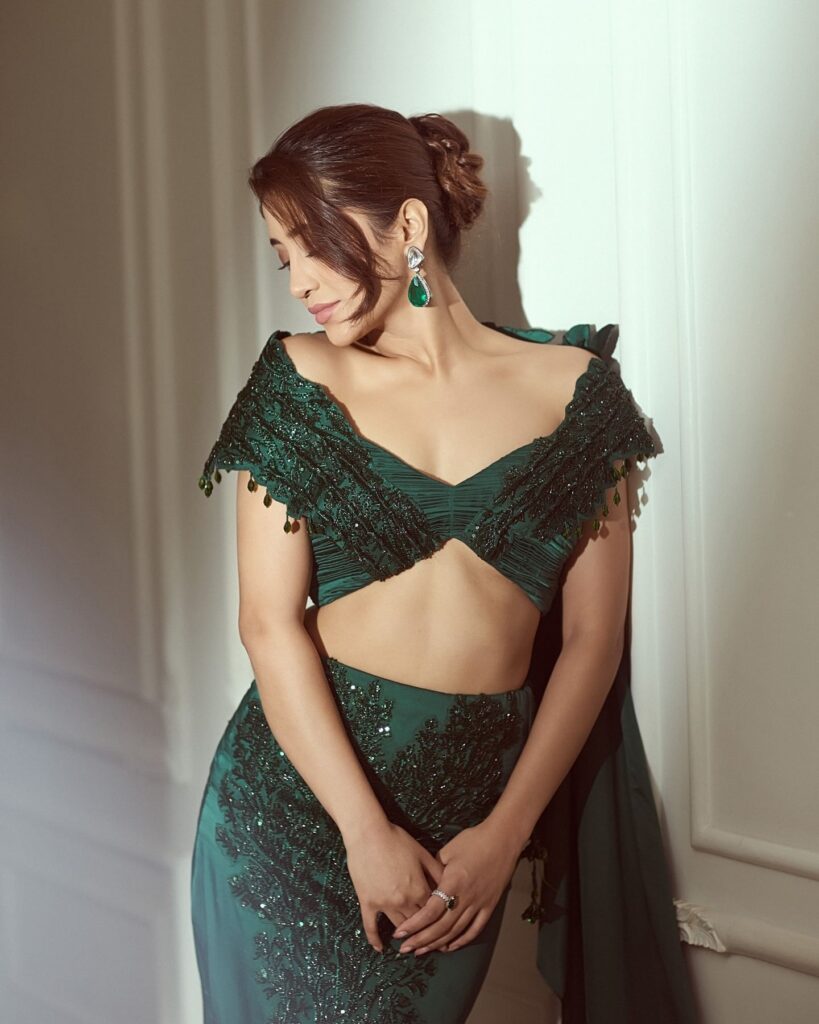 1364935 shivangi joshi 6