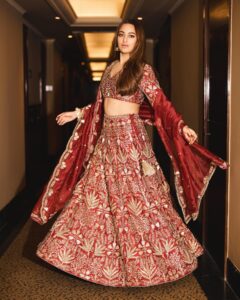 Sonakshi Sinha Looks: शादी से लेकर रिसेप्शन तक, हर मौके पर एक्ट्रेस के लुक्स को करें रीक्रिएट