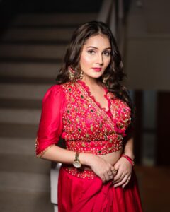 Latest Blouse Design: इस फेस्टिव सीजन पहने डिजाइनर और स्टाइलिश ब्लाउज