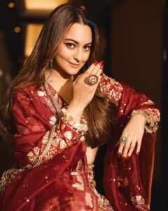 Sonakshi Sinha Nails Design:  दिवाली से भाईदूज, हर मौके के लिए बेस्ट हैं सोनाक्षी सिन्हा के ये नेल आर्ट डिजाइन