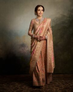 Regal Outfits Looks: रिच एंड रॉयल लुक के लिए इन रीगल आउटफिट्स को करें वॉर्डरोब में शामिल