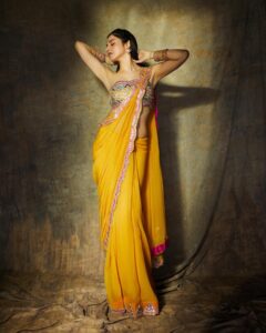 Divya Khosla Blouse Designs: दिव्या खोसला कुमार के डिजाइनर ब्लाउज ट्राई कर दिखें सुपर स्टाइलिश