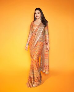 Ahoi Ashtami 2024: अहोई अष्टमी पर पहन रही हैं बनारसी साड़ी तो इन एक्ट्रेसेस से लें स्टाइलिंग टिप्स
