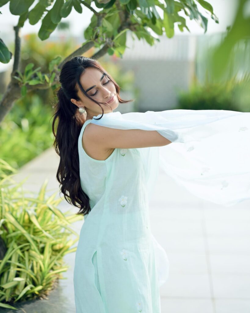 1365871 surbhijyoti172952103434837973948807478031375116651