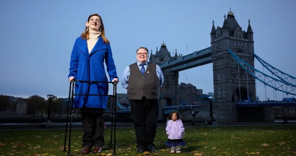 1366164 World Tallest Women and Small Women