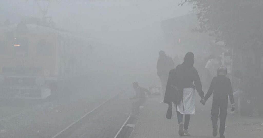 1366282 Weather fogg