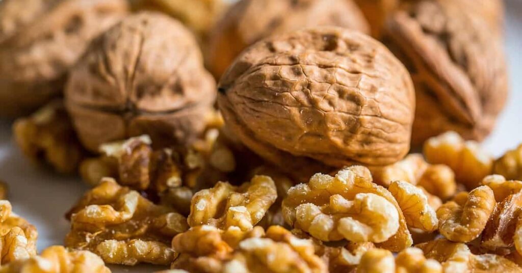 1366582 Walnuts