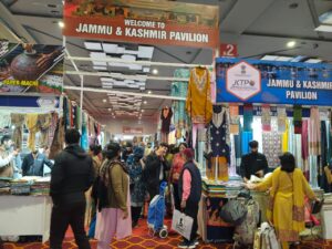 स्थानीय कारीगरों को बढ़ावा देने के लिए श्रीनगर में आयोजित किया गया कपड़ा सोर्सिंग मेला