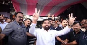 शिंदे का सीधा जवाब- जनता मुझे मुख्यमंत्री चाहती है, महाराष्ट्र की पल-पल बदलती राजनीति को पढ़ें