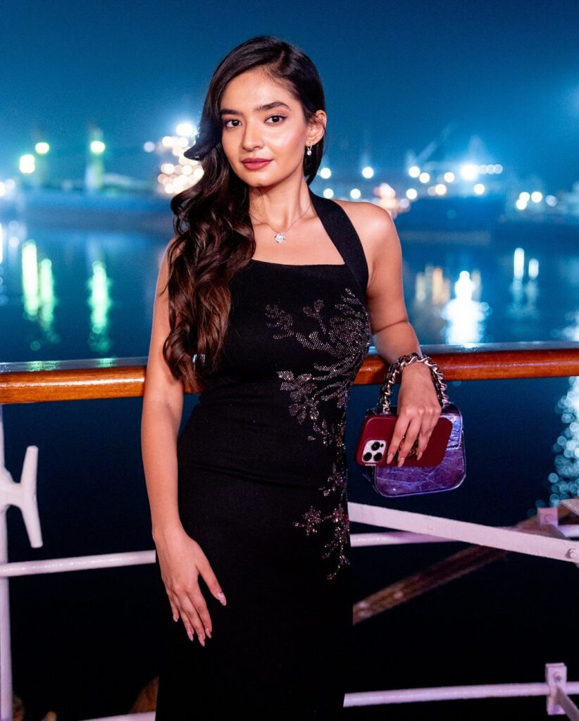 1367282 anushkasen0408173312150935140003754333303251640808634
