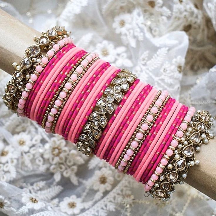 1367532 pink bangle set