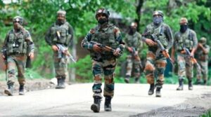 जम्मू-कश्मीर के त्राल में आतंकवादियों ने टेरिटोरियल आर्मी के जवान को मारी गोली