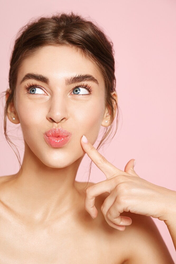 1368138 lips6