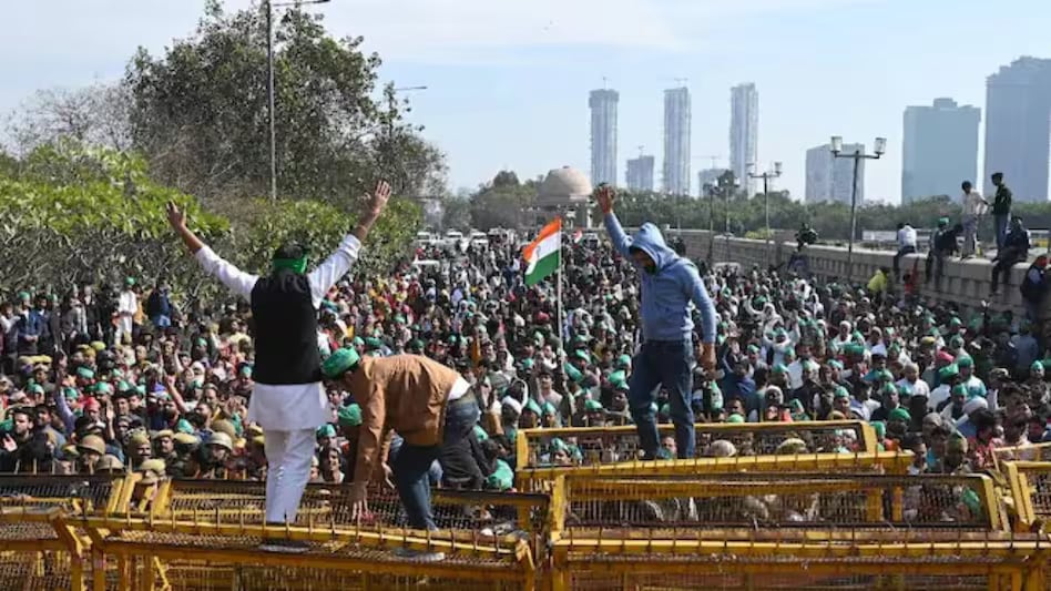 1368604 6751ea4dbf0a7 noida farmer protest 050040136