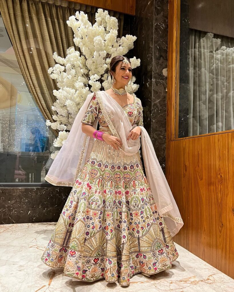 1369168 Divyanka Tripathi 3