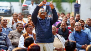 केजरीवाल की 5 गारंटी, ऑटो-रिक्शा चालकों के लिए जीवन बीमा, बेटी की शादी की सहायता