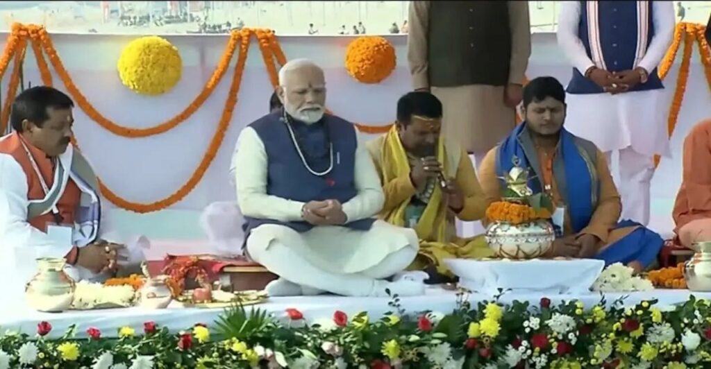 1370286 Pm Modi in prayagraj