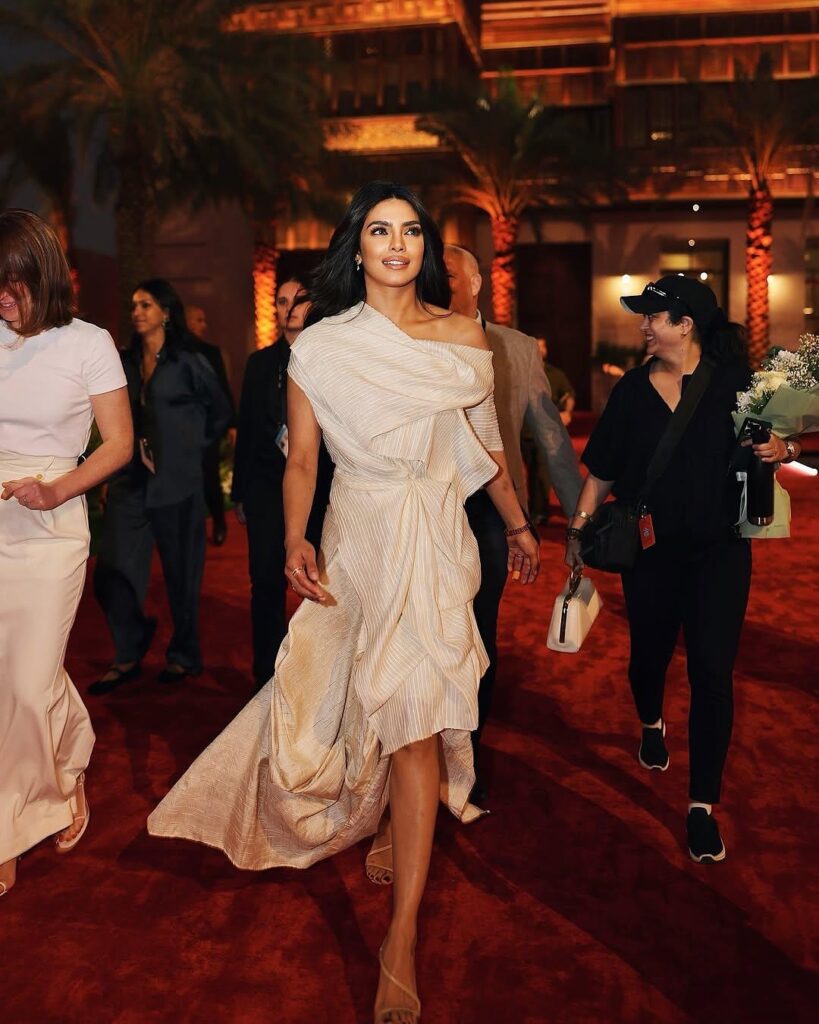 1370310 priyankachopra17340103633521456622234003700178537482