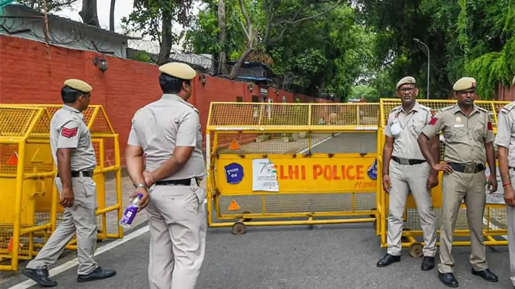1370340 Delhi Police