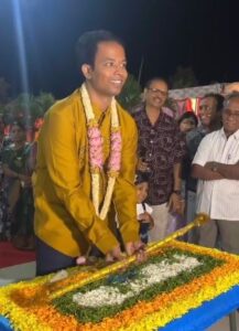 Viral: “कलयुग का स्वयंवर” धनुष उठाकर दुल्हे ने रचाई दुल्हन से शादी