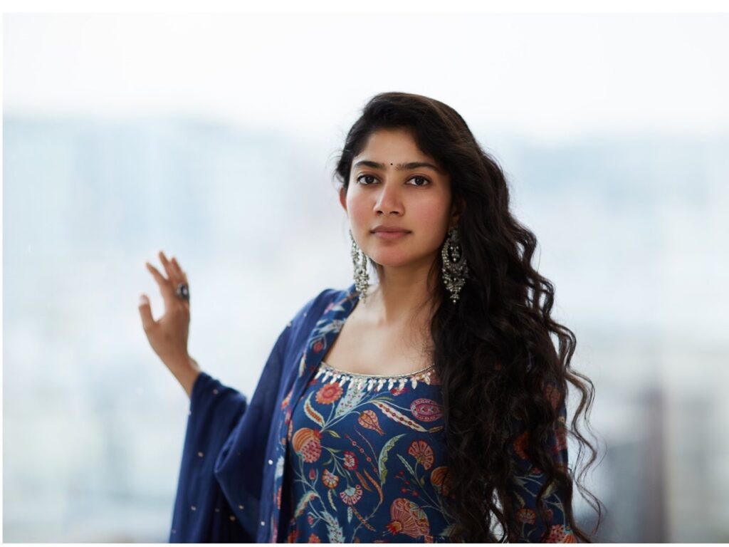 1370678 saipallavi.senthamarai163975309627307693515067647932108210535