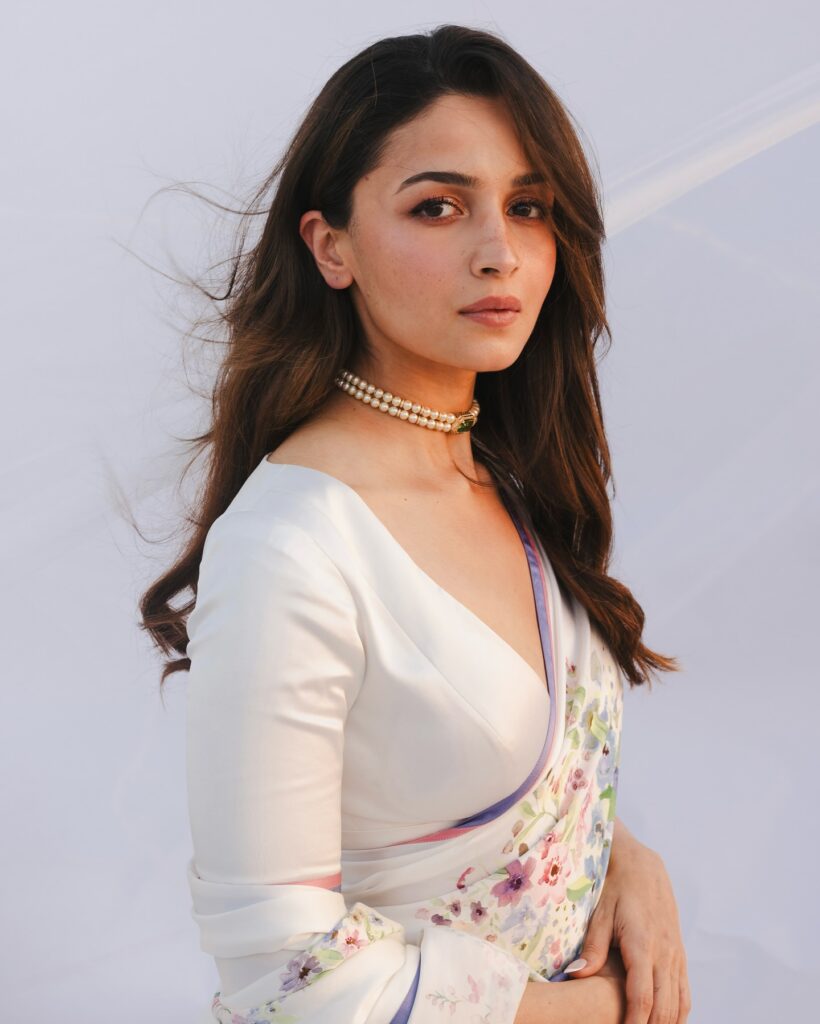 1370807 aliaabhatt17341138533522324759084780329259925762
