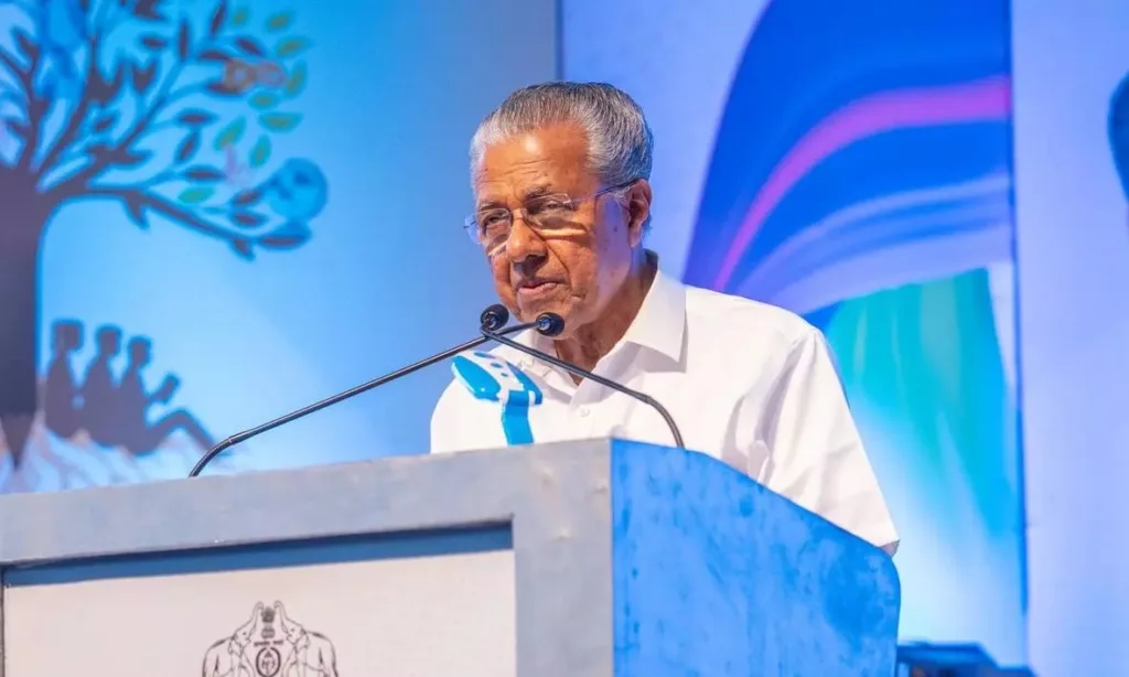 1370933 443564 pinarayi vijayan