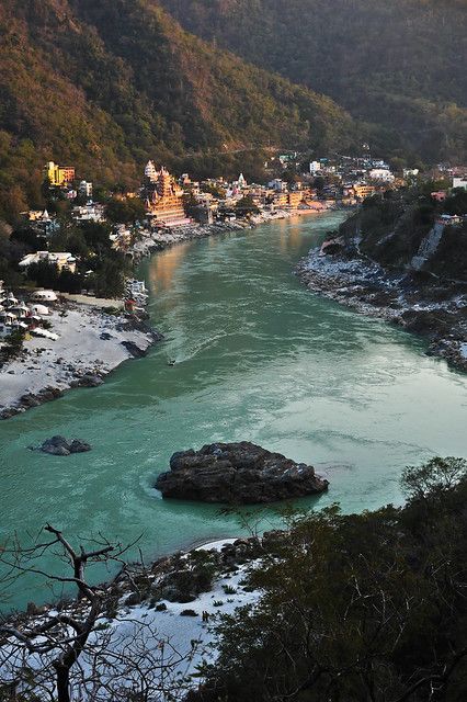 1371563 Rishikesh India 2011