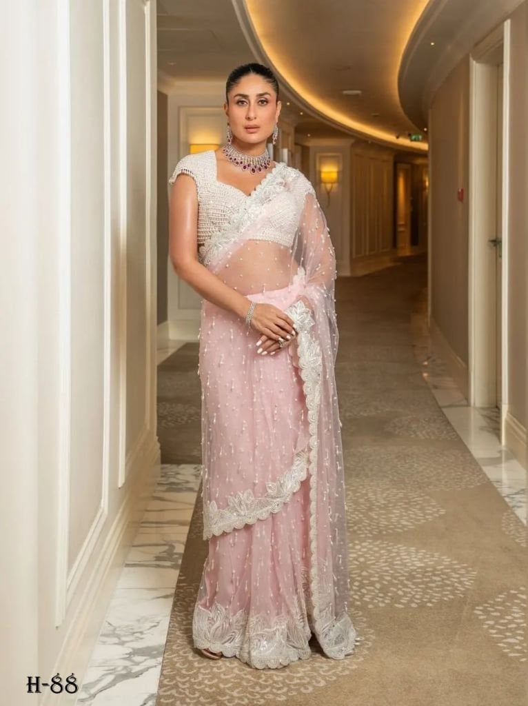 1371977 kareena kapoor bollywood light 1725020963