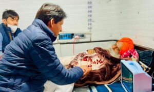 किसान नेता जगजीत सिंह डल्लेवाल से मिले कांग्रेस सांसद दीपेंद्र हुड्डा