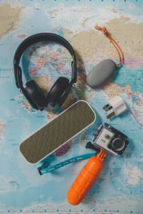 Travel Accessories: सफर को आसान बना देंगे ये Gadgets, जरुर ले जाएं साथ