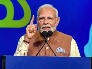 कुवैत में  ‘Hala Modi’ कार्यक्रम: पीएम के संबोधन से पहले भारतीय प्रवासियों का जोश