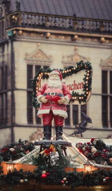 1373041 santa claus 11