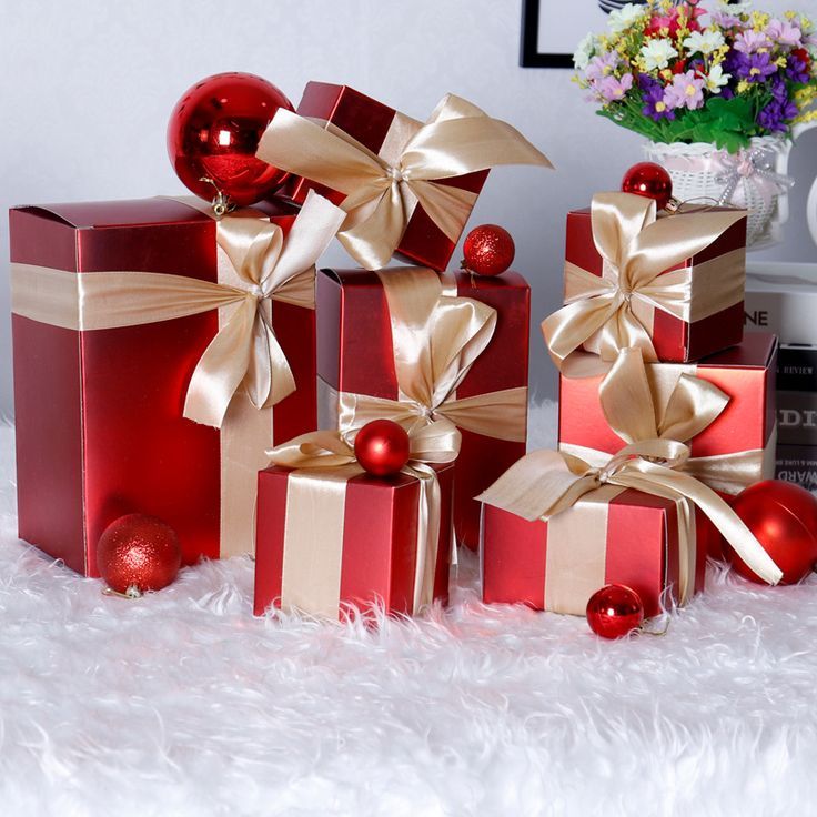1373107 christmas gifts.jpg 2