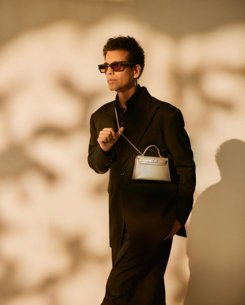 1373133 karanjohar173484400035284496760916375831379632270