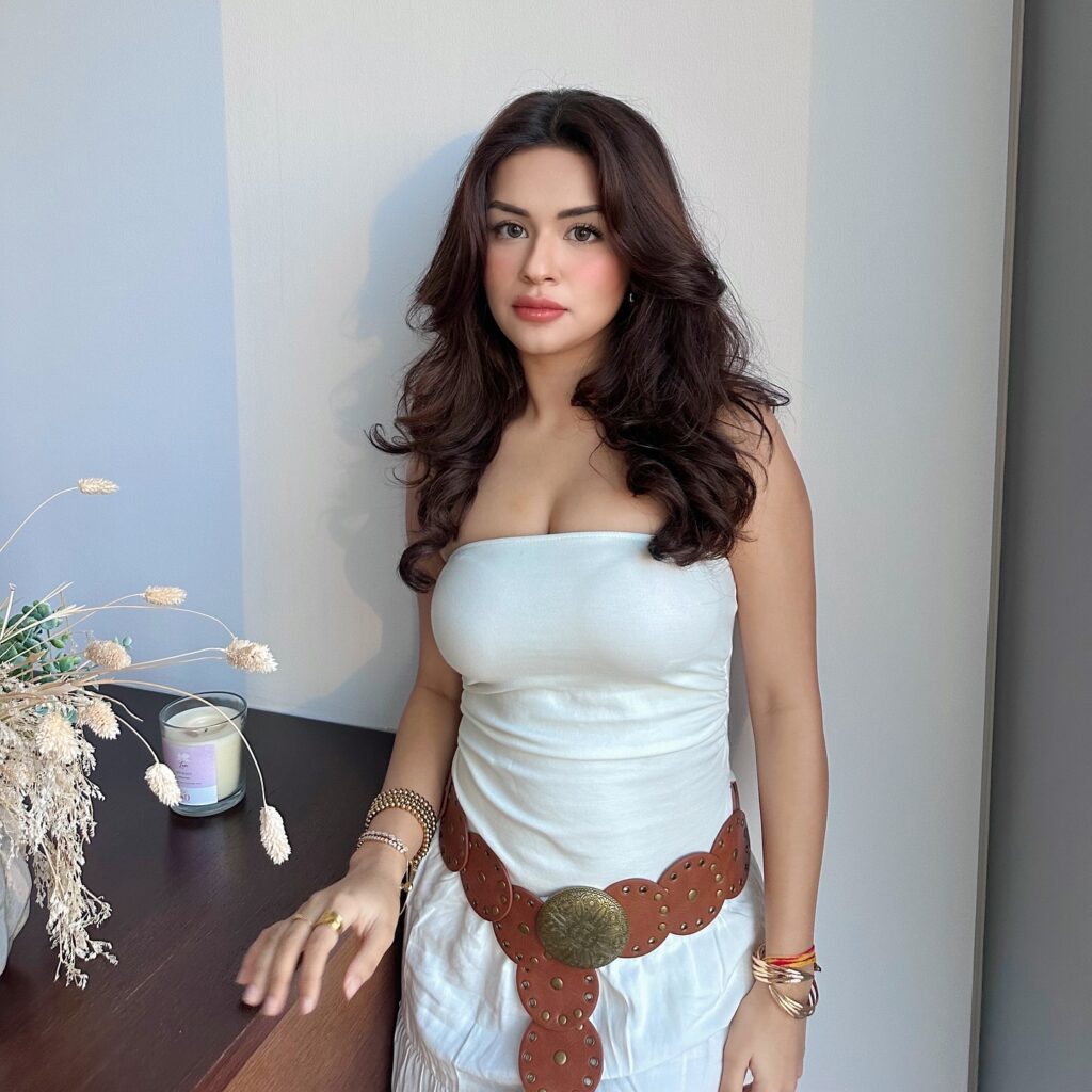 1373159 avneetkaur13173477386335278613188481314261797720972