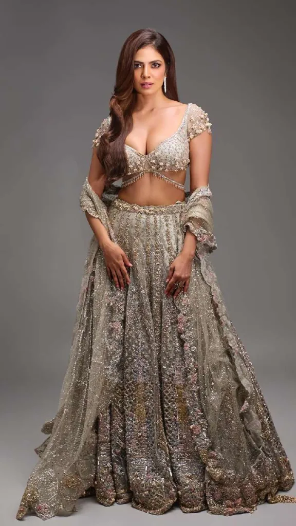 1373531 Malavika Mohanan 6