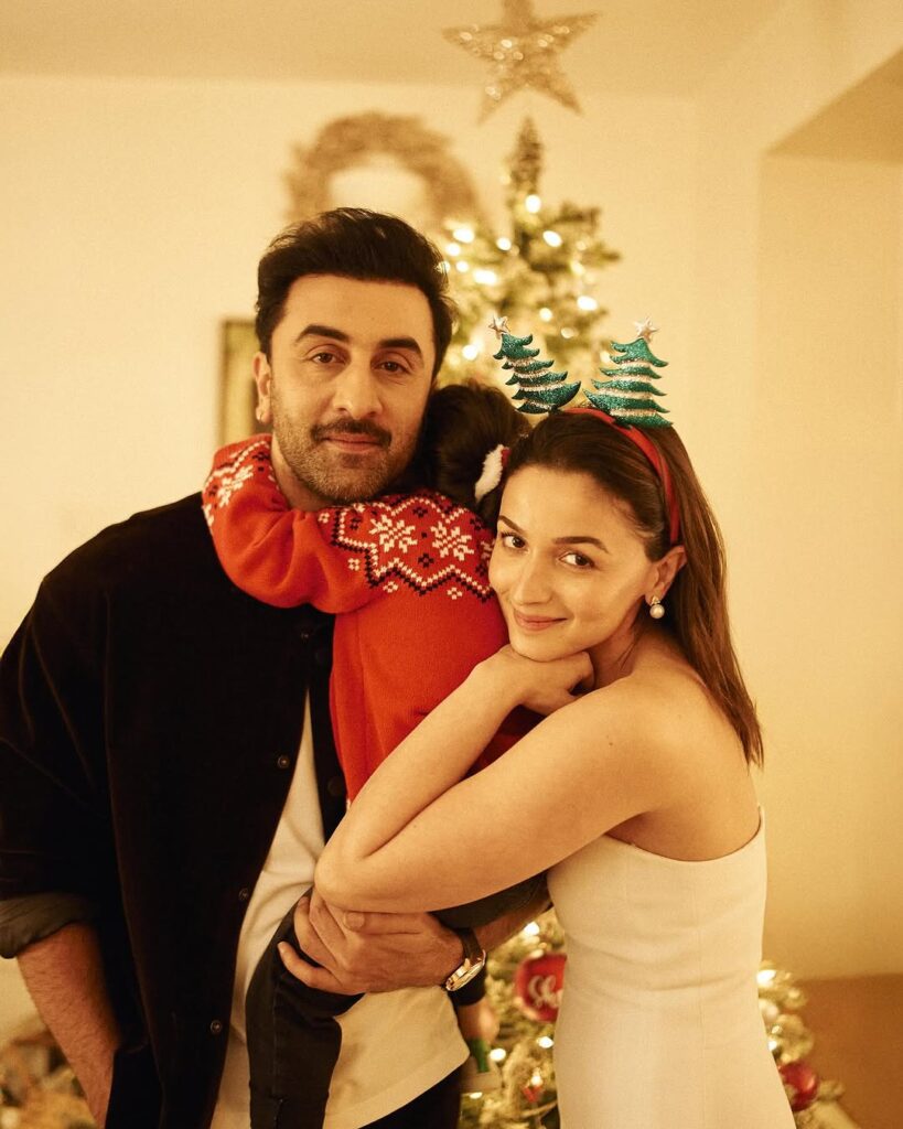 1373691 Under the twinkling lights surrounded by love. this is what Christmas feels like