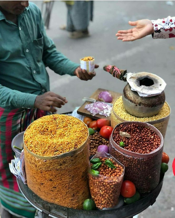 1373929 prayagraj streetfoods