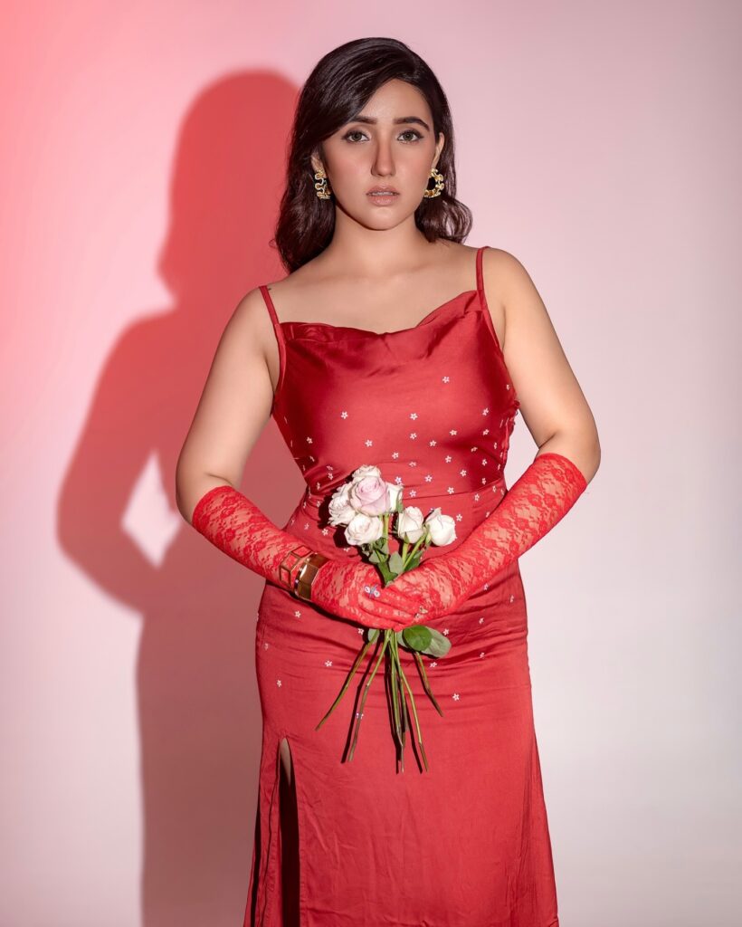1374359 ashnoorkaur173548413935338195476465462902177379303