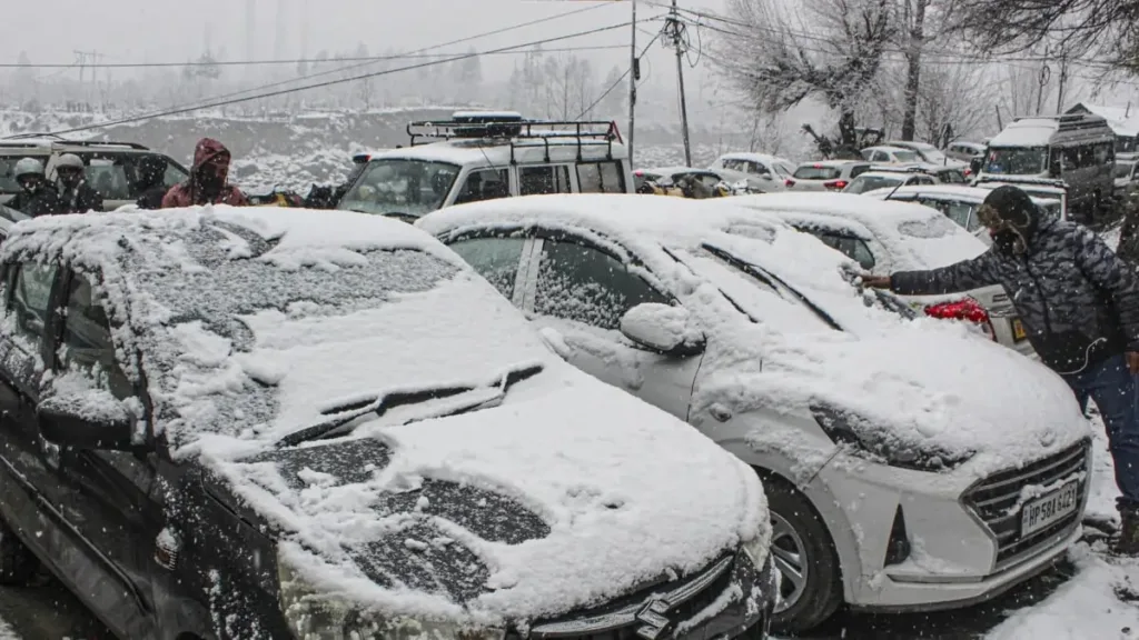 1374781 Himachal snowfall aur Lahaul Spiti ka temperature 17.3 tak gira