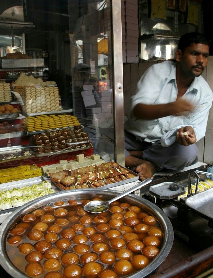 1375217 prayagraj street food
