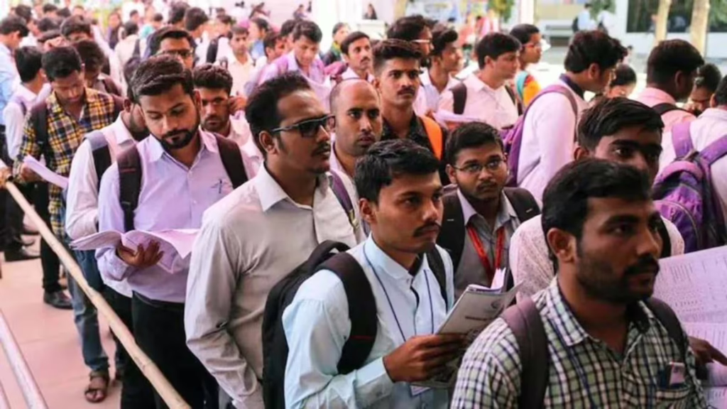 1375349 sarkari naukri 2022