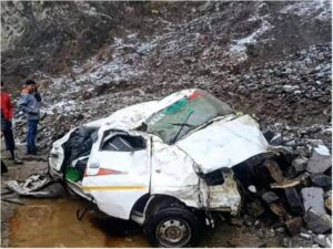 J&K के किश्तवाड़ा में भीषण सड़क हादसा, 4 लोगों की मौत, 2 लापता