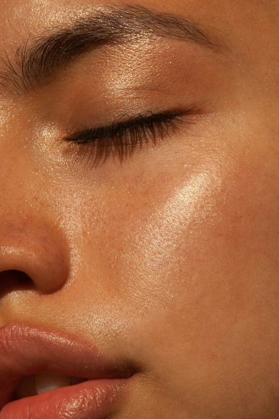 1375733 glowing skin