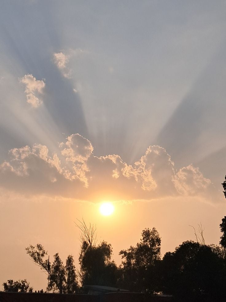 1375995 Beautiful Sunset view from a city